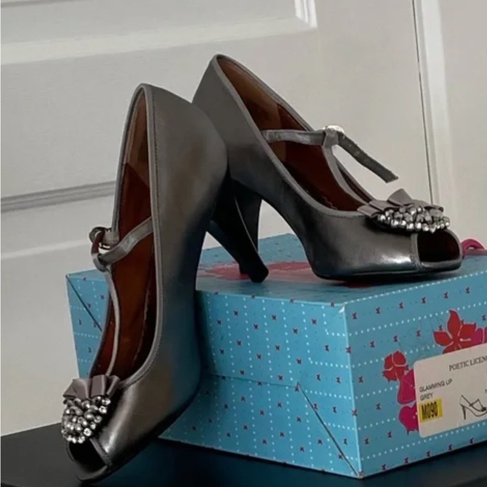 NIB Poetic Licence - Peep Toe with Rhinestones
